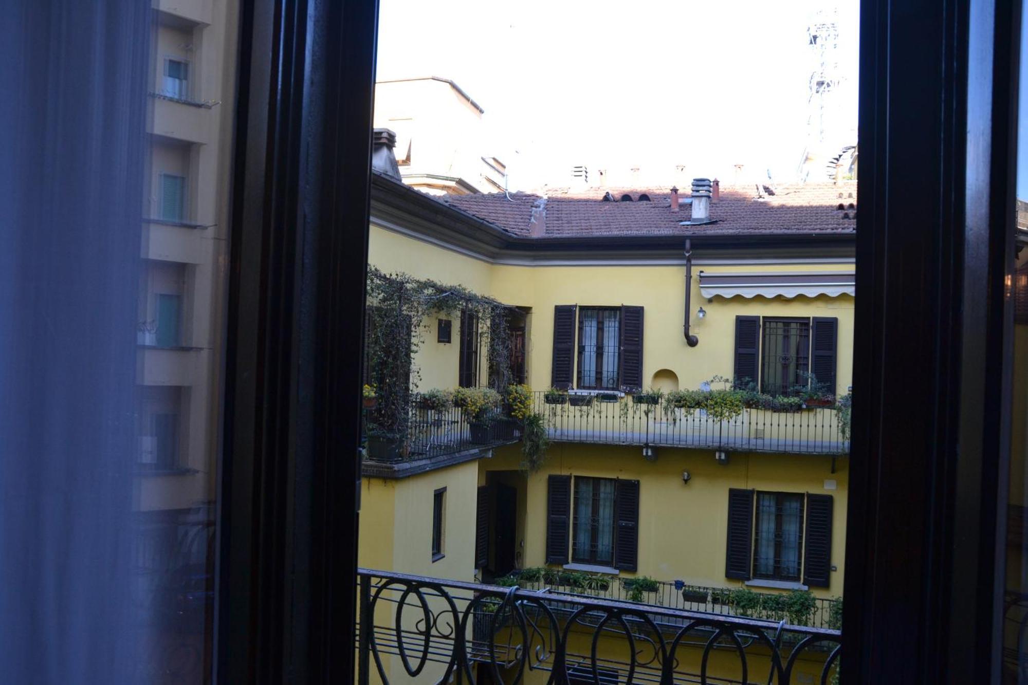 Bubi House Porta Romana Milan Bagian luar foto